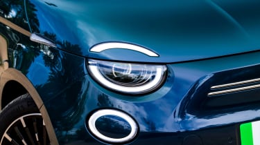 Fiat 500e UK - headlights